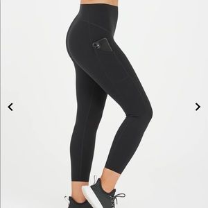 Spanx Every.Wear Icon 7/8 Leggings w/ Pocket